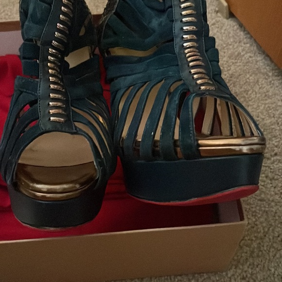 SALE 100% AUTHENTIC Christian louboutin heels - Picture 10 of 14